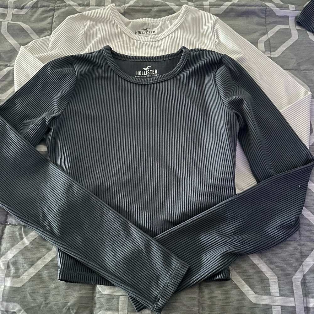 Hollister Teen short & long sleeve shirts in good condition. Selling together